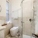 Centrale's Nest - Elegant Close To Station Appartement *