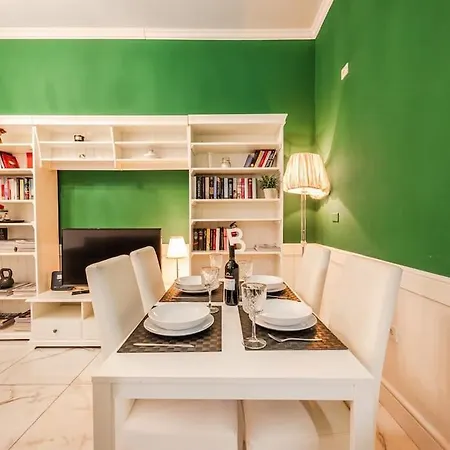 Centrale's Nest - Elegant Close To Station Apartment